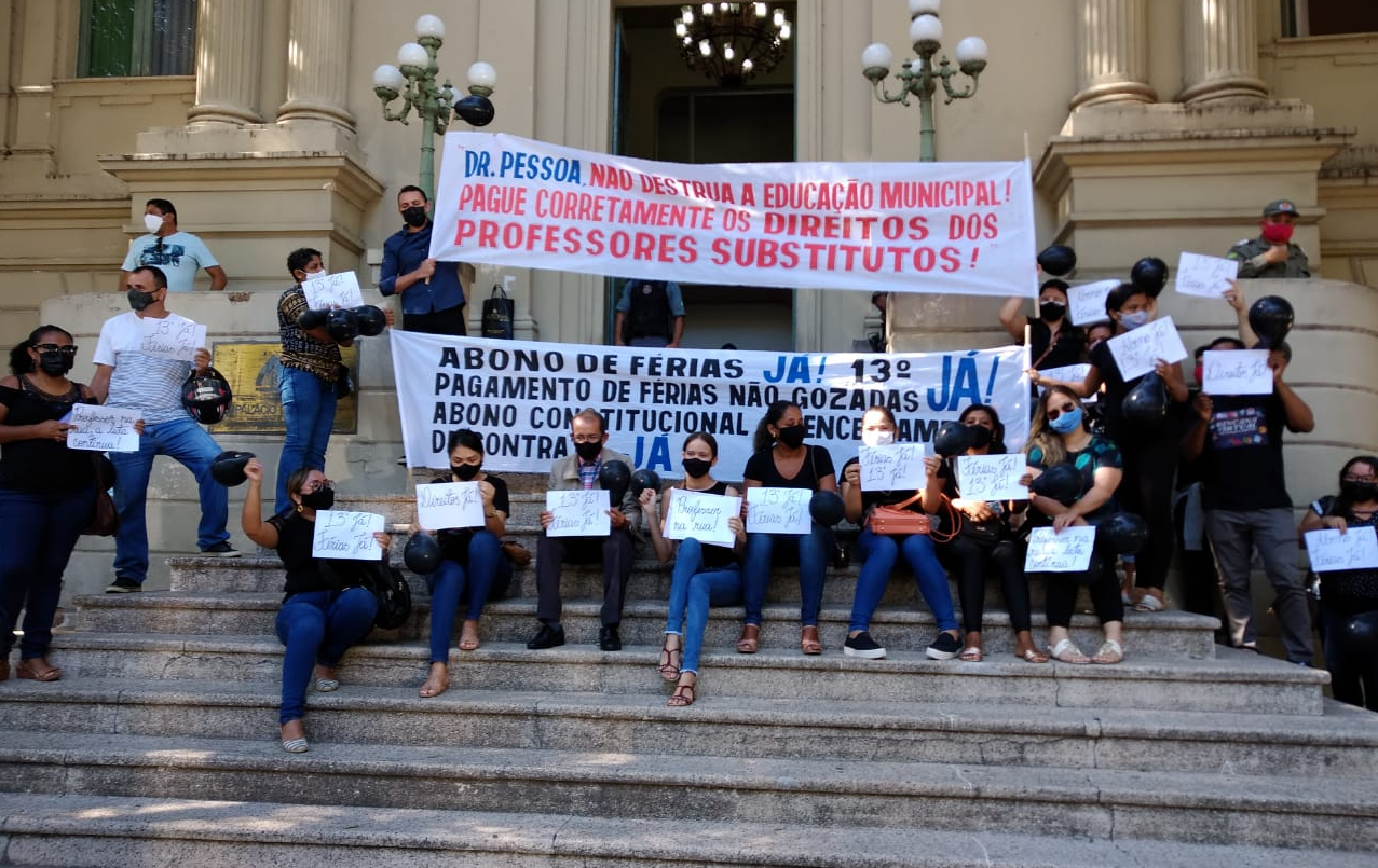 Professores fazem manifestação em Teresina